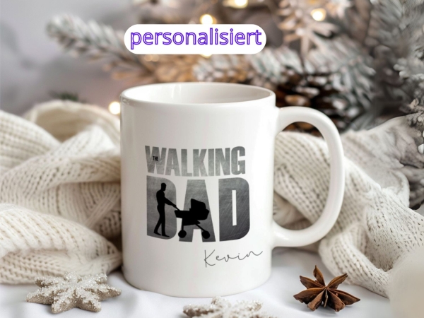 Personalisierte Tasse mit der Aufschrift 'The Walking Dad' und einer Silhouette eines Mannes mit Kinderwagen, darunter der Name 'Kevin'. Perfektes Geschenk für Väter.